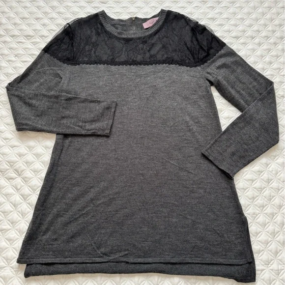 Nicole Richie Co. Charcoal w Black Lace Yoke Zip Back Knit Tunic Sweater Sz L - Picture 1 of 15